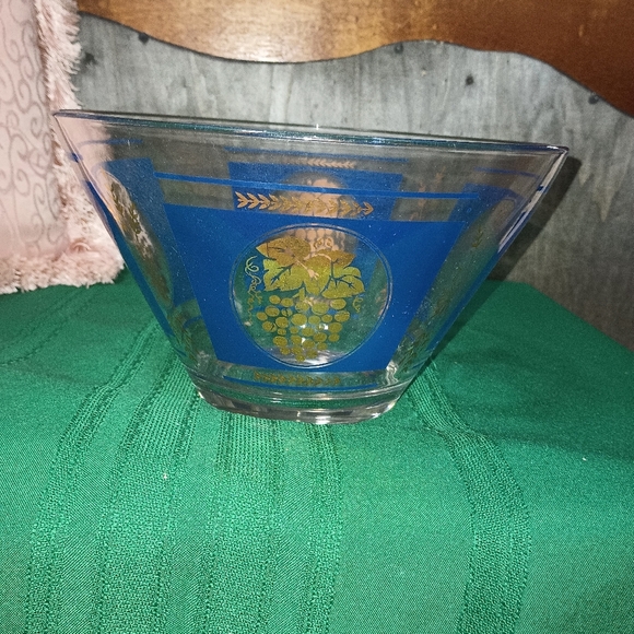 Hazel Atlas Vintage Chip, Punch Bowl Blue and Gold Grape Design - Picture 3 of 6